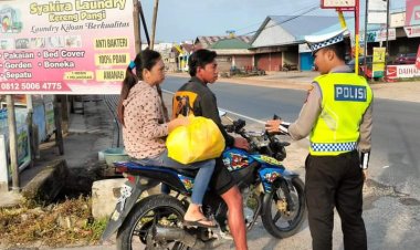 Polres Katingan Berikan Teguran Humanis Kepada Pelanggar Lalulintas