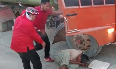 Brutal! Aksi Ajudan Bupati Kutai Barat Terekam Video Penumpang Bus Yang Berpapasan Dengan Rombongan Bupati