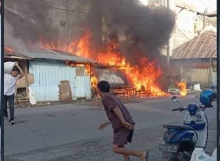 Geger Kios BBM Eceran Terbakar Minggu Pagi