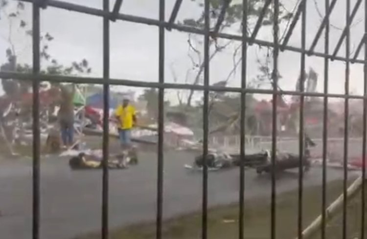 Seorang Pembalap Meninggal Dunia Tertimpa Gate Start Saat Cuara Buruk