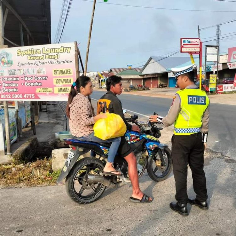 Polres Katingan Berikan Teguran Humanis Kepada Pelanggar Lalulintas