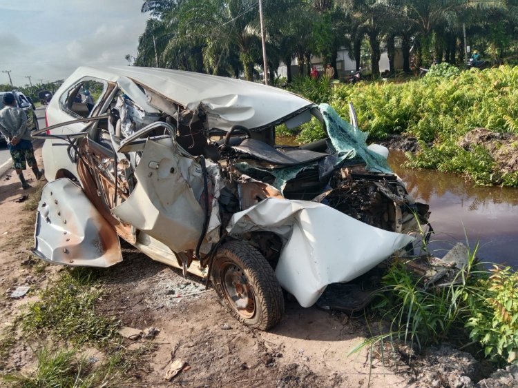 Kecelakaan Truk Tangki Dengan Minibus Terjadi di Jalan Tjilik Riwut Kilometer 14 Sampit