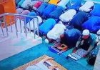 Viral Sebuah Rekaman CCTV, Imam Wafat Saat Sujud Di Rakaat Pertama.