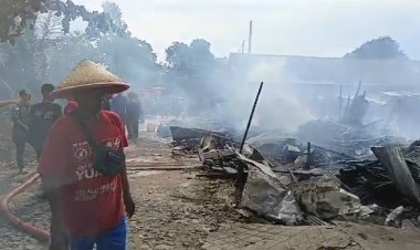 Si Jago Merah Hanguskan Satu Unit Rumah Dipasar Keramat, Simpang 3 Kota Sampit