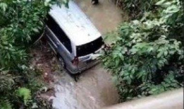 Akibat Sopir Mengantuk, Mobil Jamaah Haul Mengalami Kecelakaan Lalu Lintas Dijalan Trans Kalsel - Kaltim Desa Lano, Kabupaten Tabalong, Kalimantan Selatan