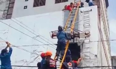 Tersetrum Saat Perbaiki Atap Toko, Aril Terkulai Lemas