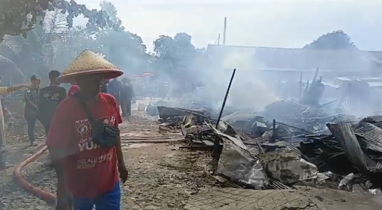Si Jago Merah Hanguskan Satu Unit Rumah Dipasar Keramat, Simpang 3 Kota Sampit