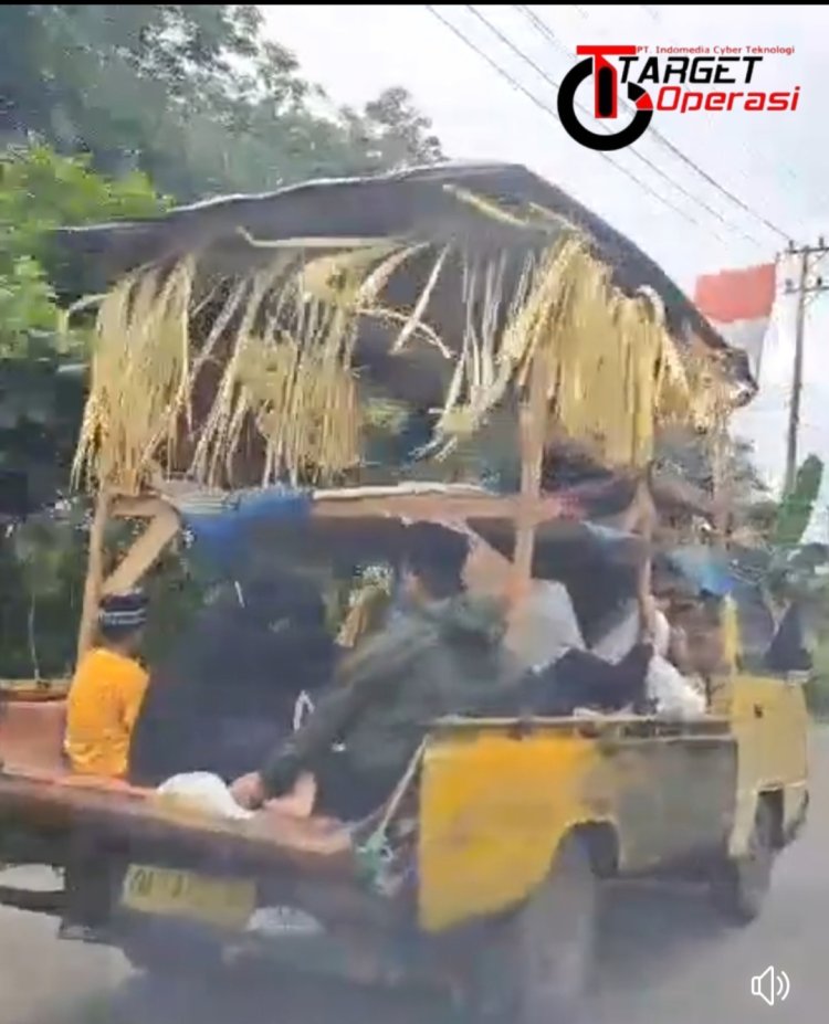 Warga Kandangan Kabupaten HSS, Berangkat Pakai L 300 Dengan Dua Lantai menuju Martapura, Untuk Menghadiri Haul Abah Guru Sekumpul Yang Ke 19,