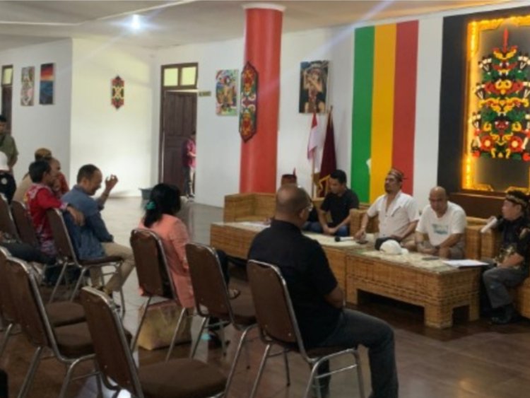 Warga Dayak Kalteng Dipukul Panglima Pajaji di SPBU km 12 Palangka Raya.  Pemicunya " Karena Tersinggung Ucapan Panglima Kon**l