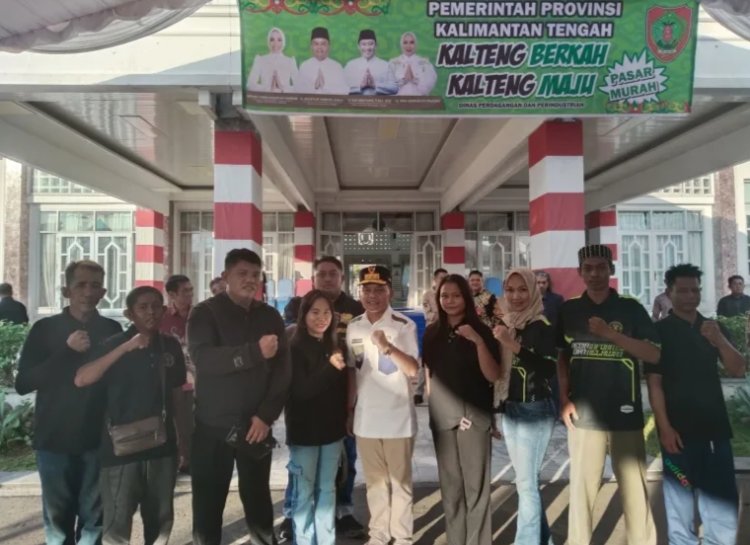 Bersama Gubernur Kalteng HKT Hadiri Gelar Silaturahmi di halaman Istana Isen Mulang